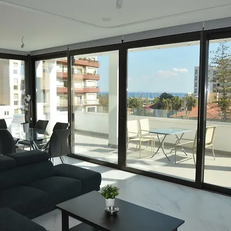 Luxurous Comfort With Sea View Appartement *